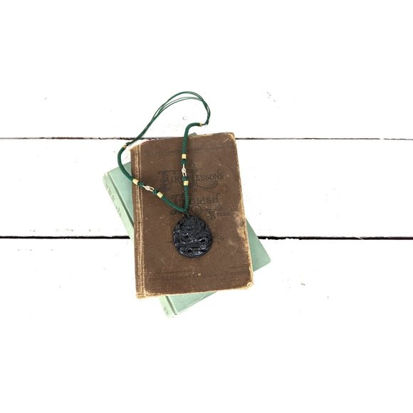 Vintage black obsidian dragon pendant necklace - Picture 7 of 7